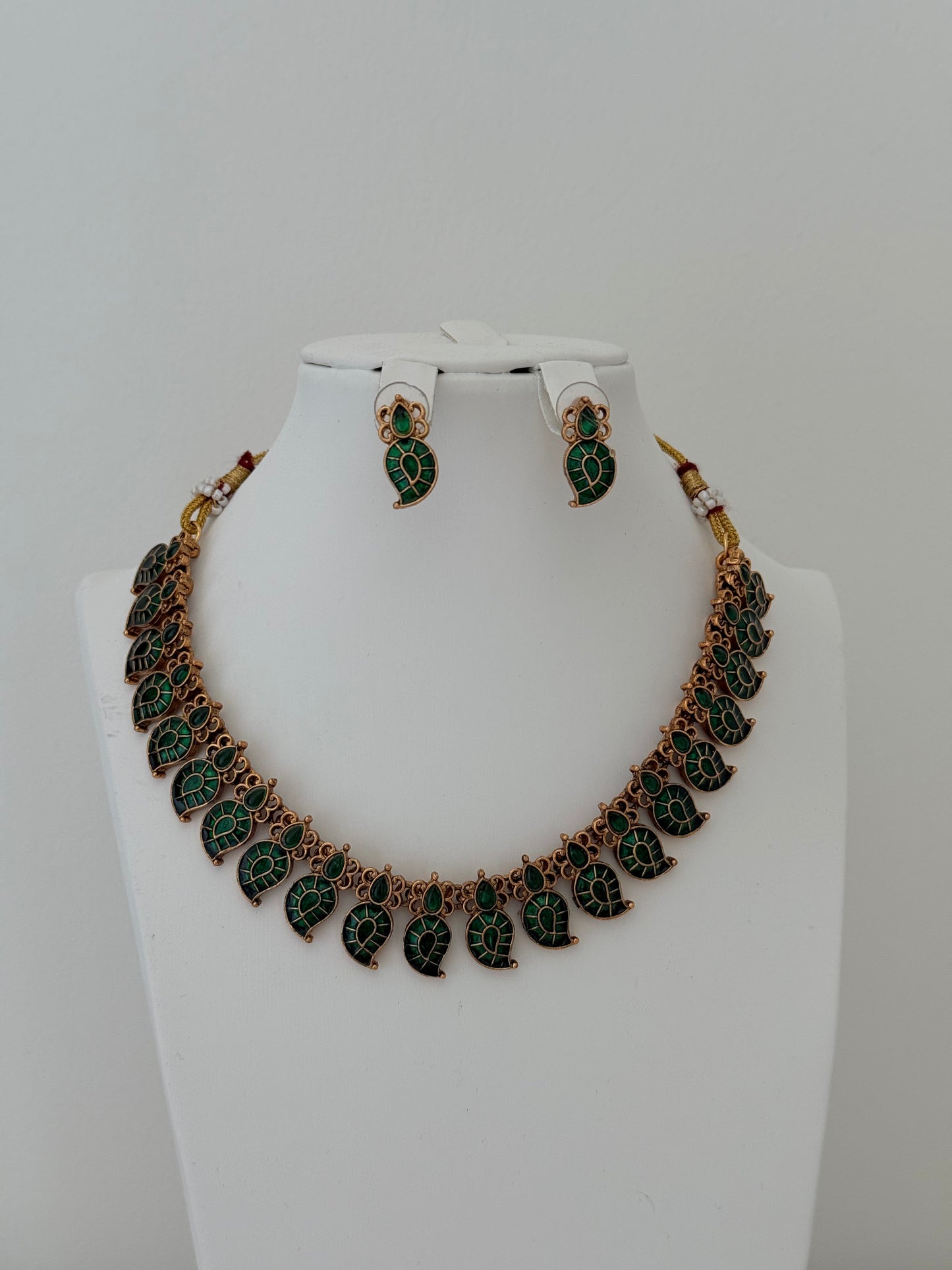 Pallaka Model Necklace Set