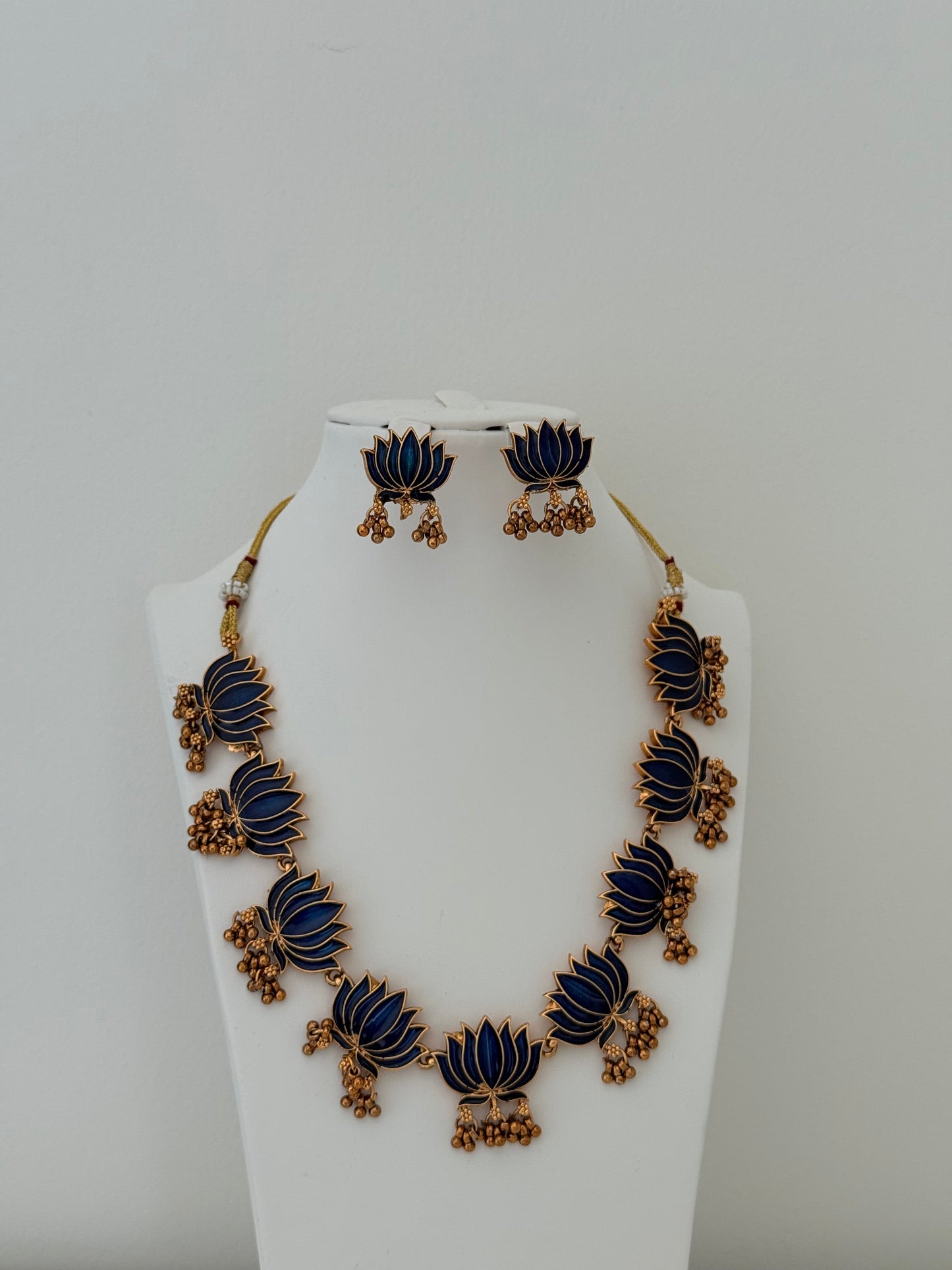 Lotus Necklace Set