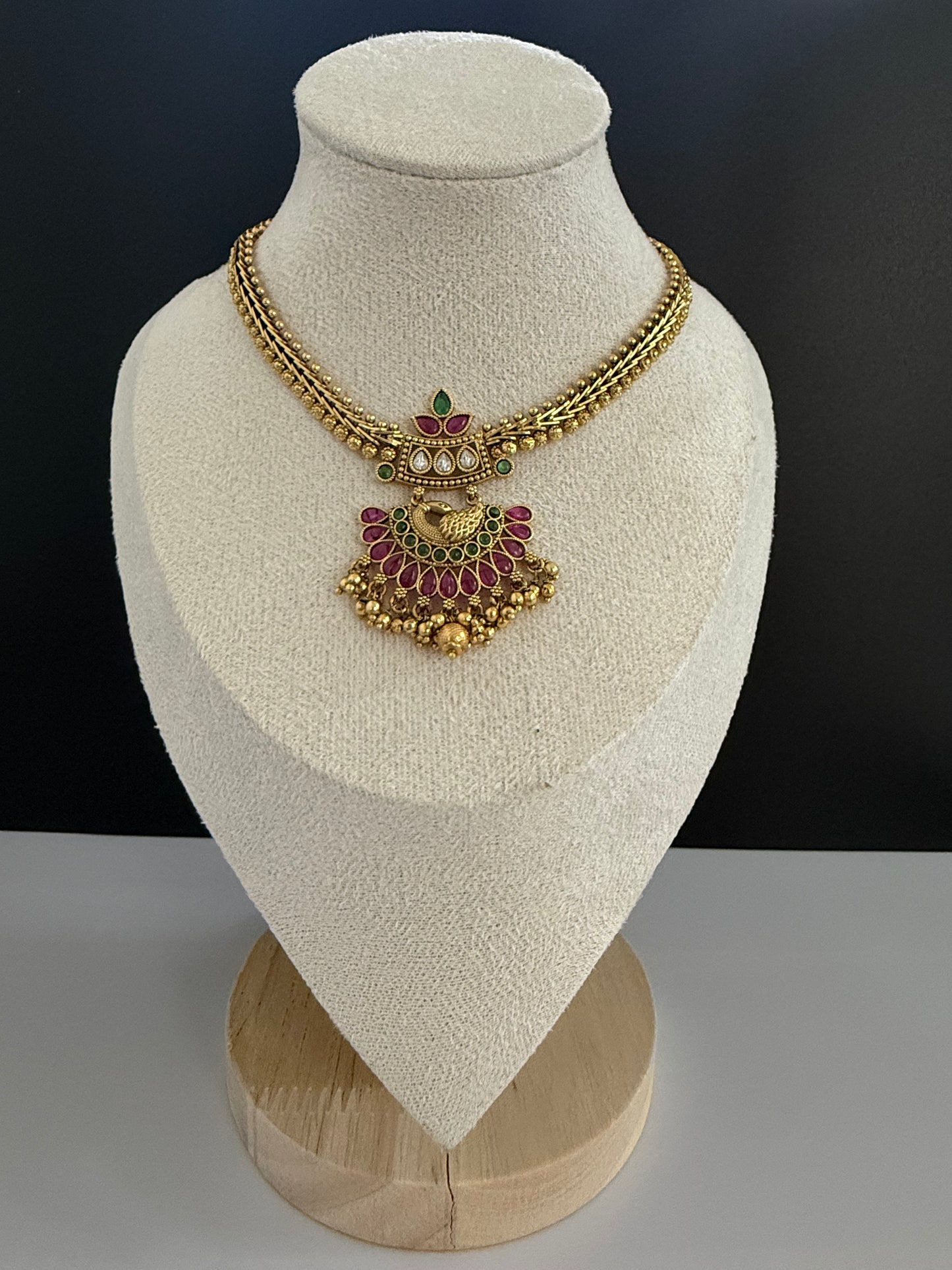 Lightweight peacock pendant set