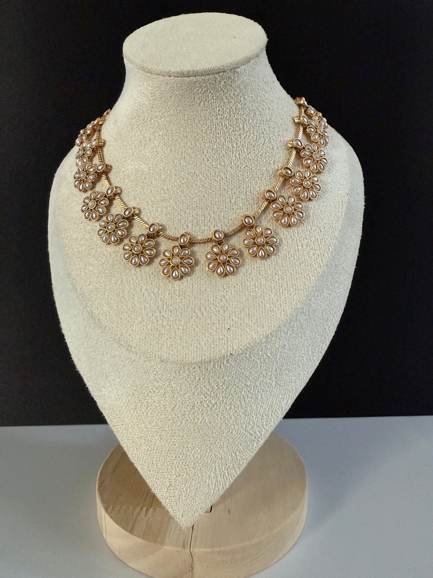 Lightweight designer Necklace set