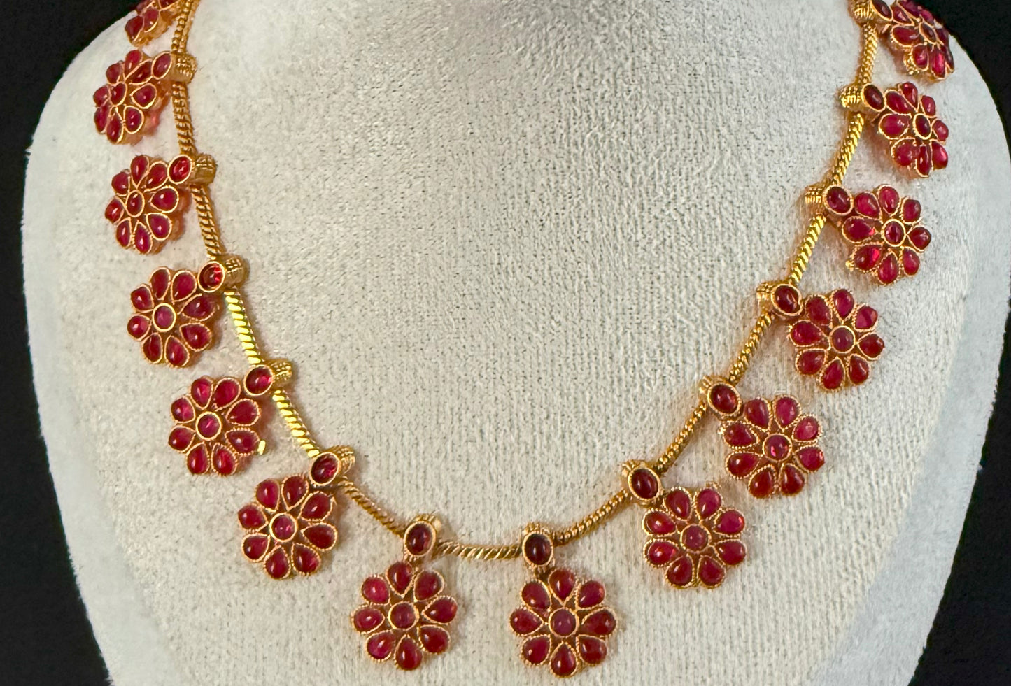 Lightweight designer Necklace set