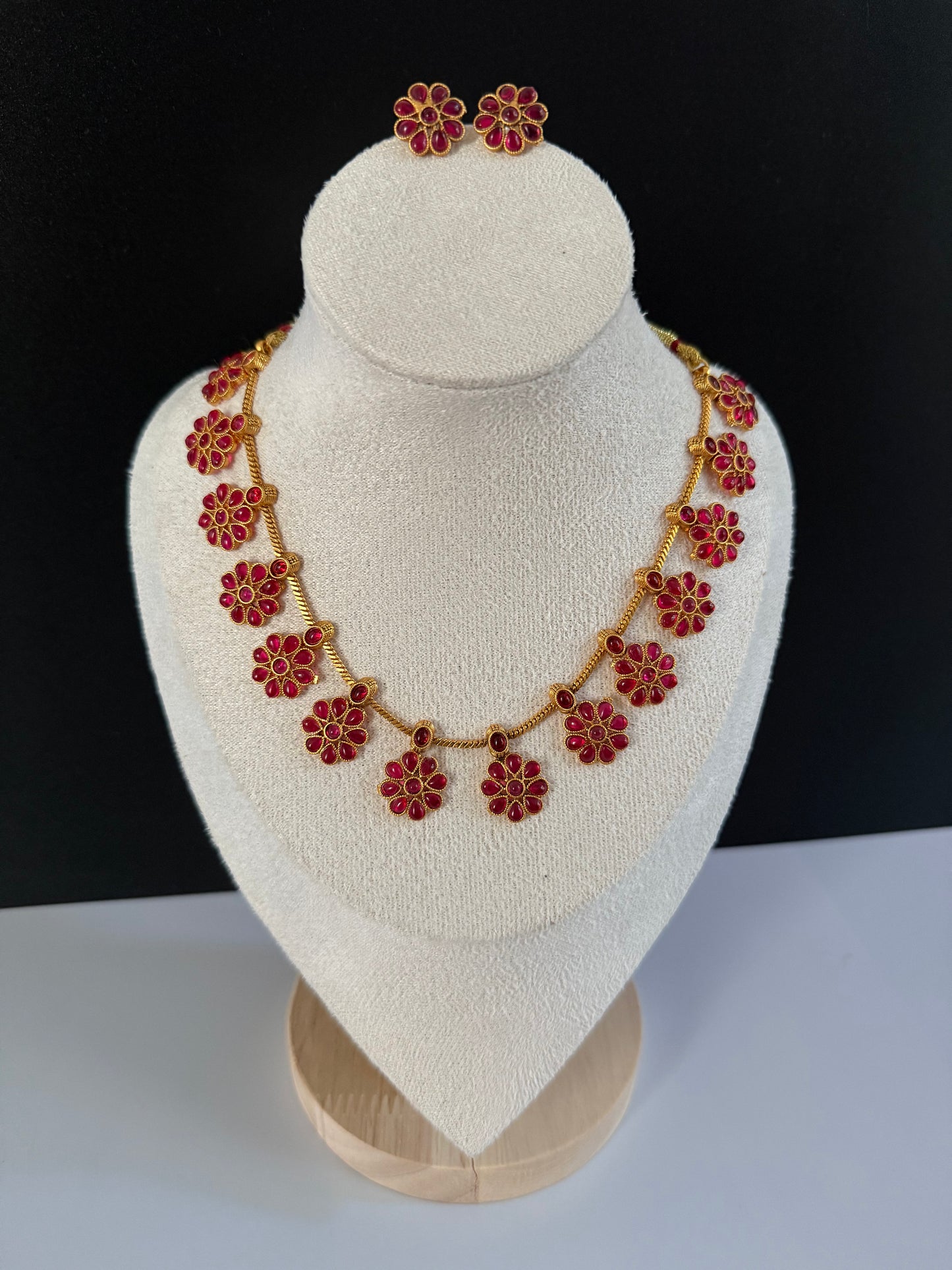 Lightweight designer Necklace set