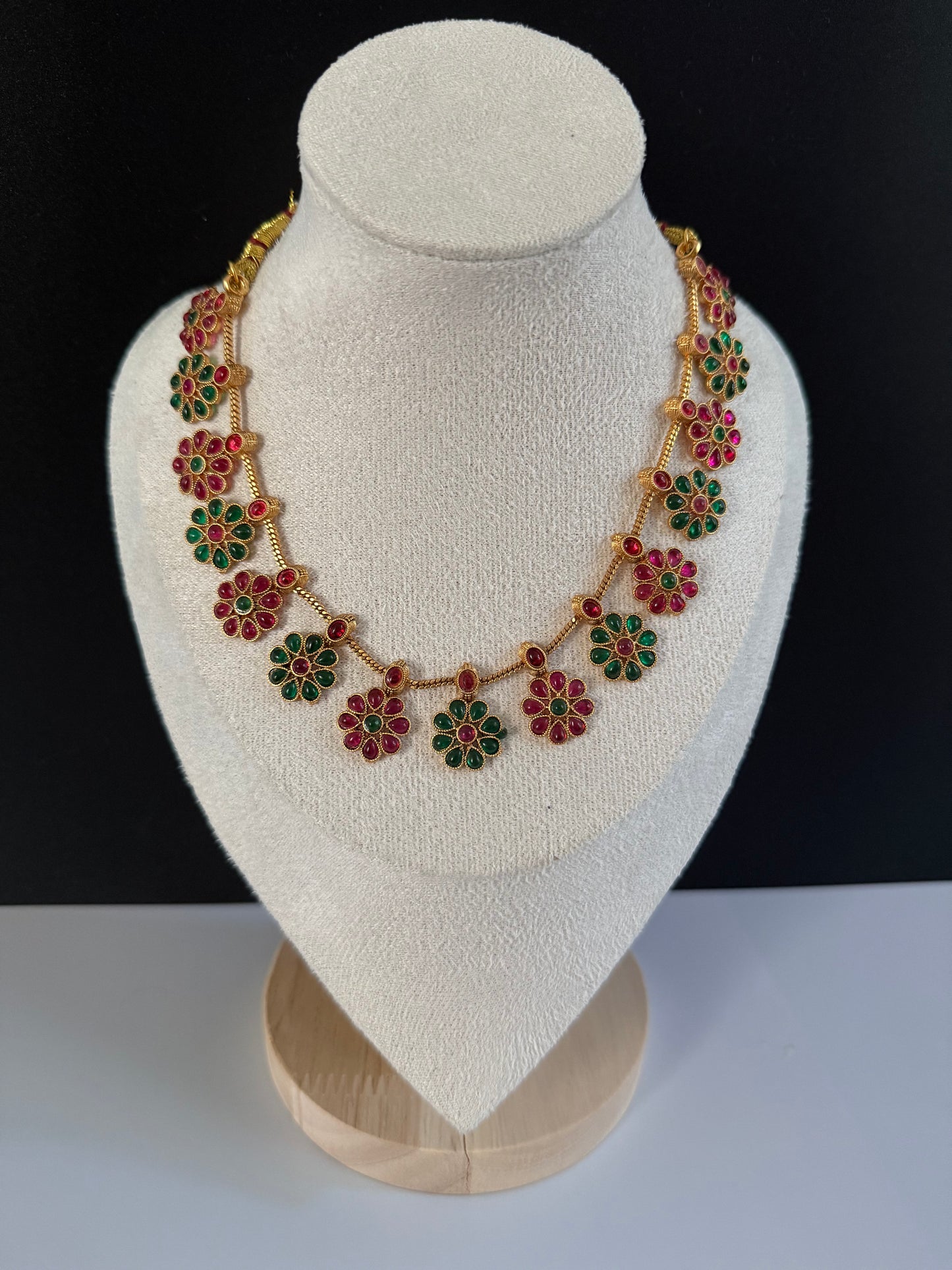 Lightweight designer Necklace set