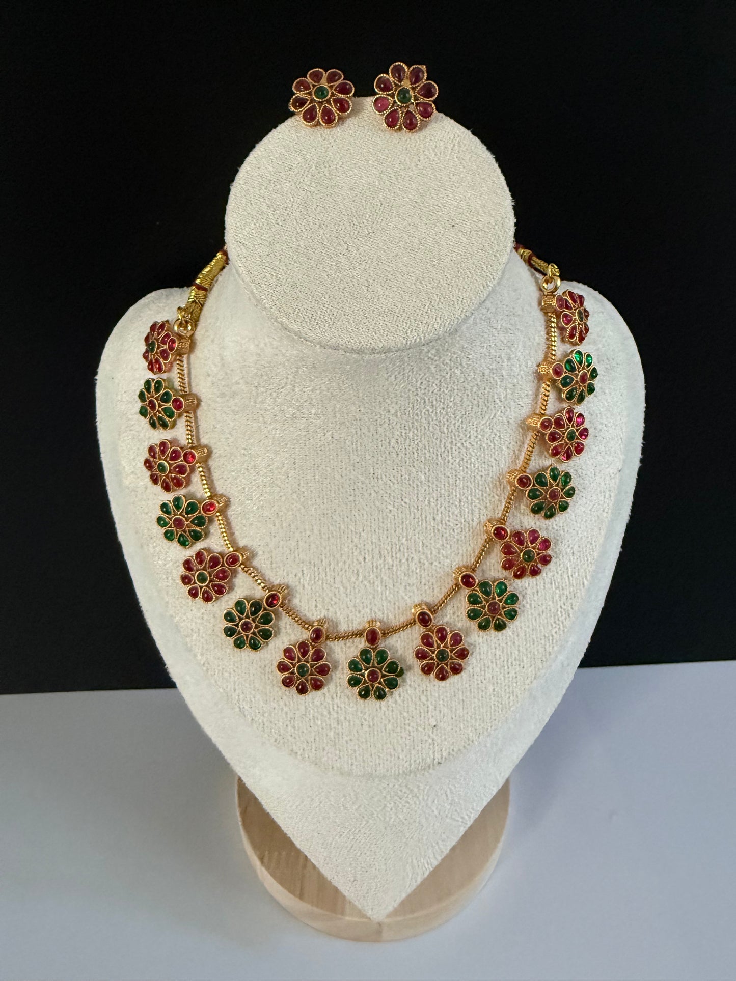 Lightweight designer Necklace set