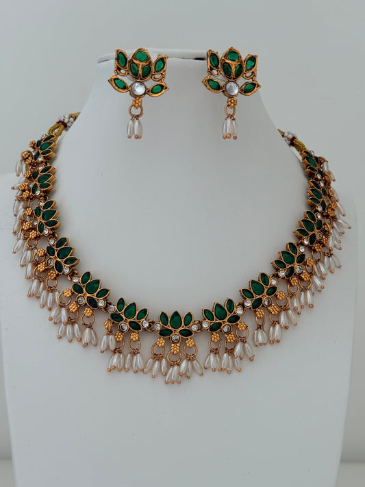 Lotus designed necklace set