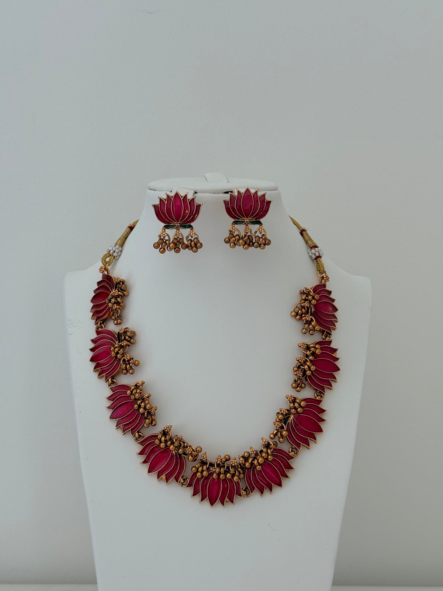 Lotus Necklace Set