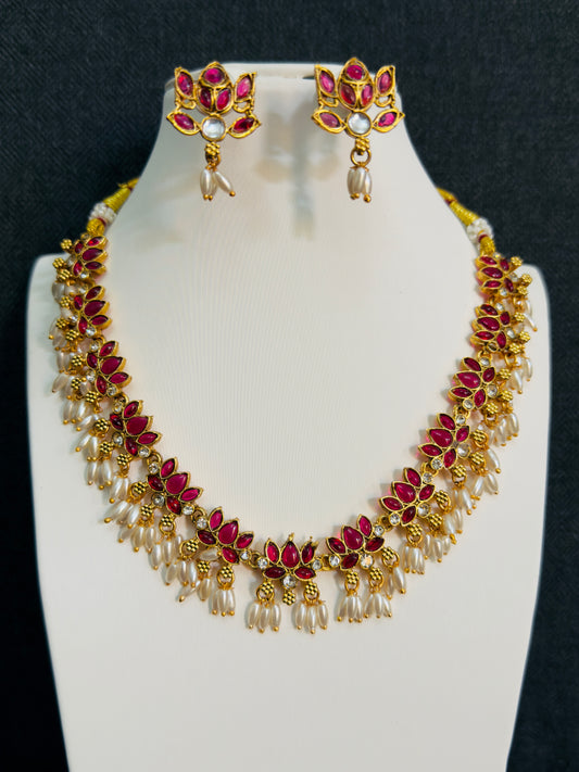 Small Lotus designed necklace set with pearl detailing