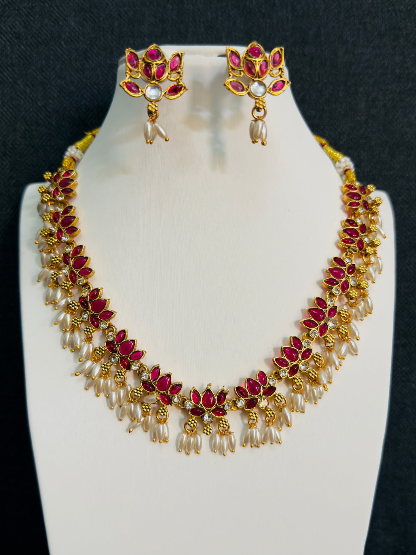 Lotus designed necklace set