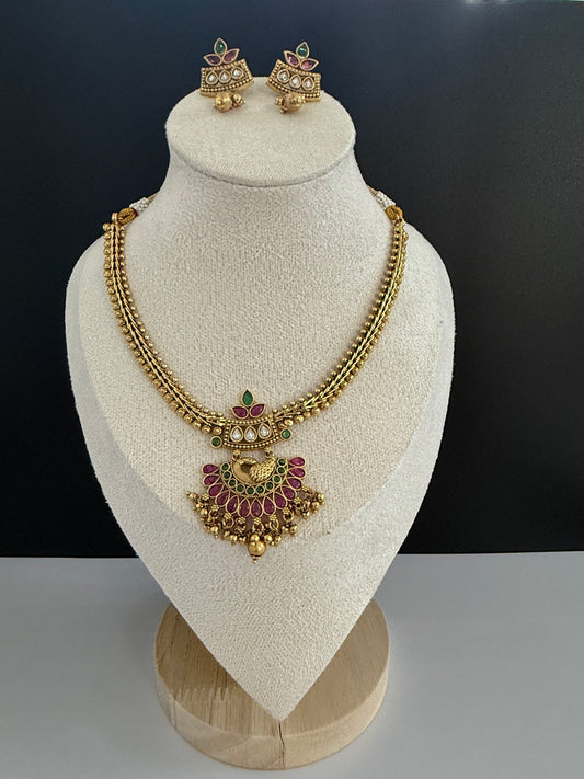 Lightweight peacock pendant set