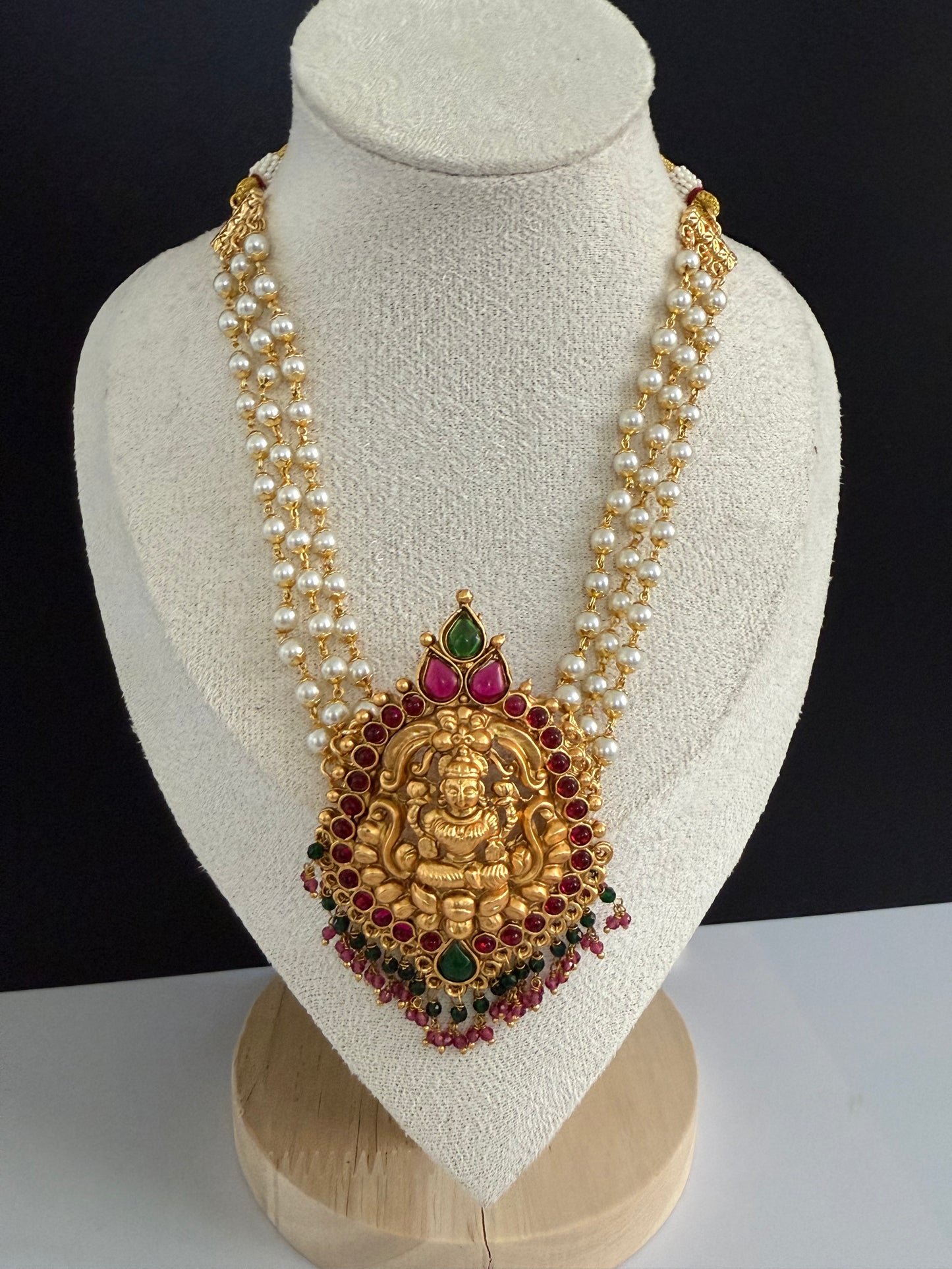 Temple PS with pearl Detailing