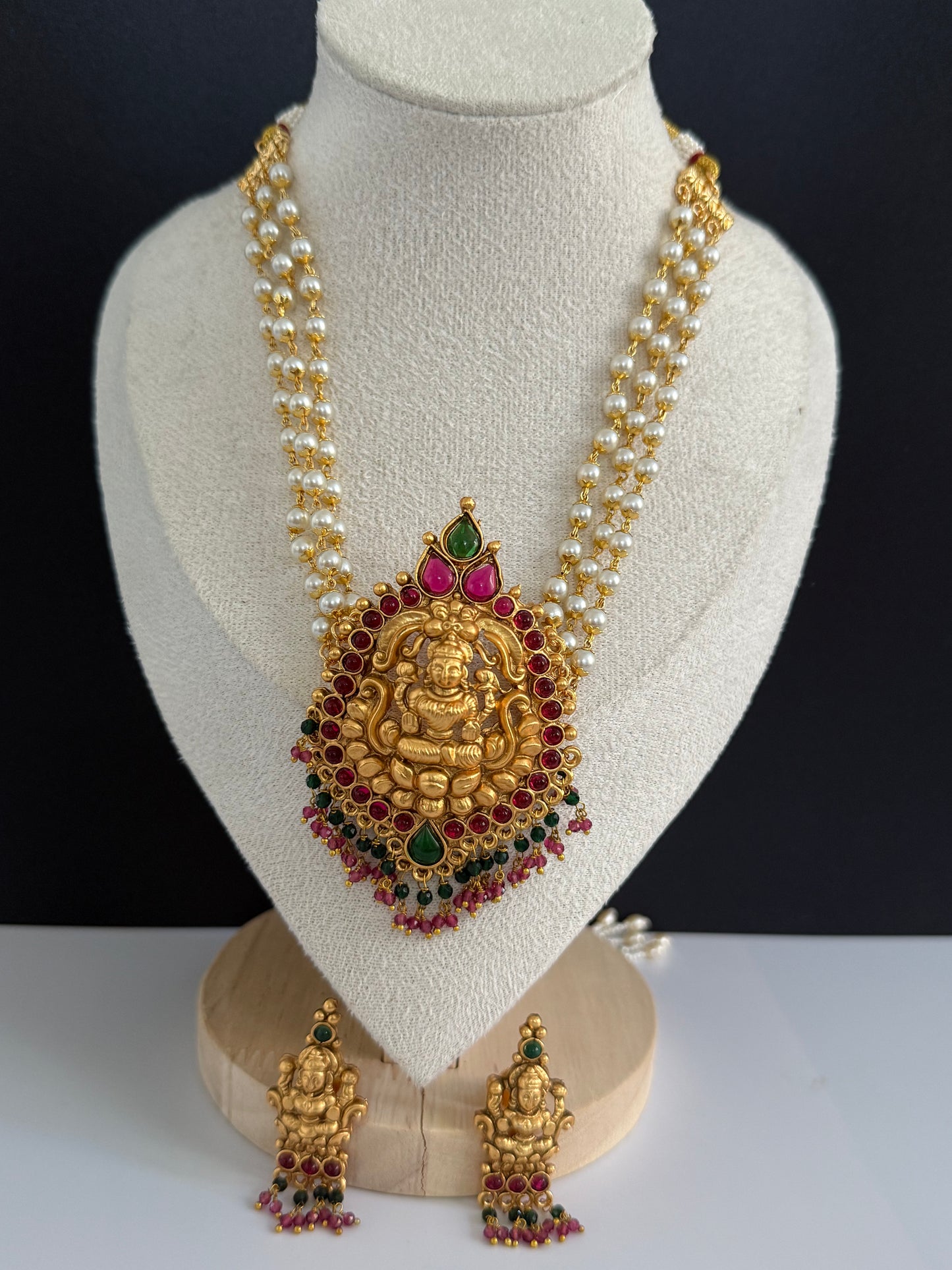 Temple PS with pearl Detailing