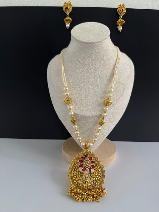 Long partywear pendant set with pearl