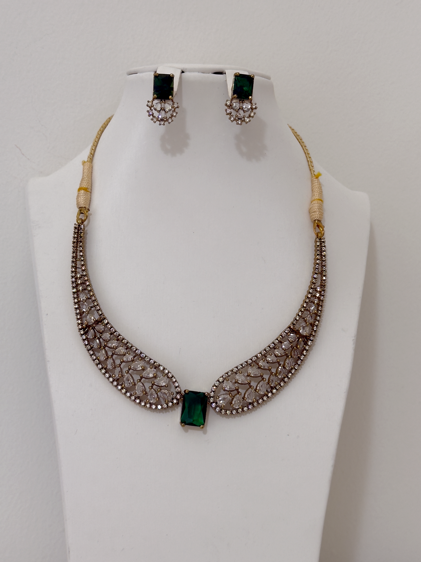 Simple and Elegant Partywear Necklace set with Earring
